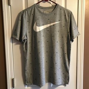 💜  Nike drifit tee